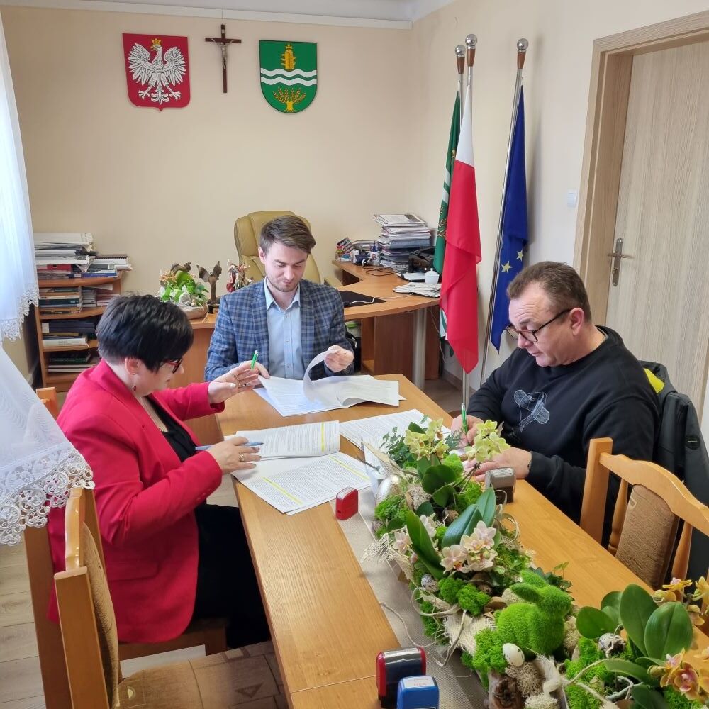 Podpisanie umowy na przebudowę drogi dojazdowej do gruntów rolnych w miejscowości Borusowa