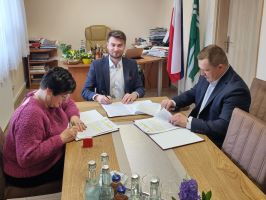 Podpisanie umowy na przebudowę drogi w Hubenicach