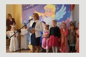 Przedszkolaki świętują Dzień Babci i Dziadka
