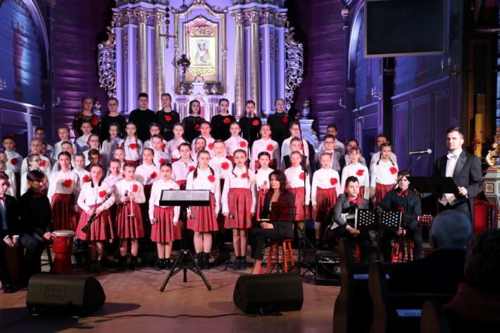 KONCERT W HOŁDZIE ŻOŁNIERZOM WYKLĘTYM