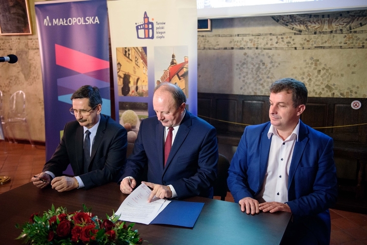 files/pliki/aktualnosci/2016/11listopad/Podpisano umowe na dofinansowanie Centrum Uslug Wspolnych/1.jpg