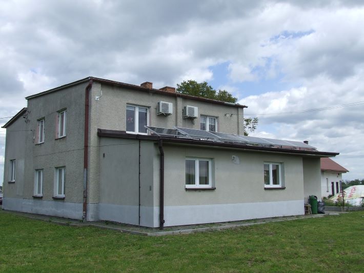 Montaz paneli/Montaz paneli fotowoltaicznych na budynkach gminnych 2.JPG