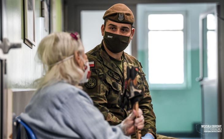 wsparcie_seniorow_i_wprocesie_szczepien_opieka nad seniorem