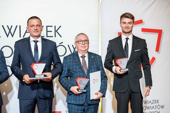 Wójt Gminy Gręboszów oraz pozostali laureaci