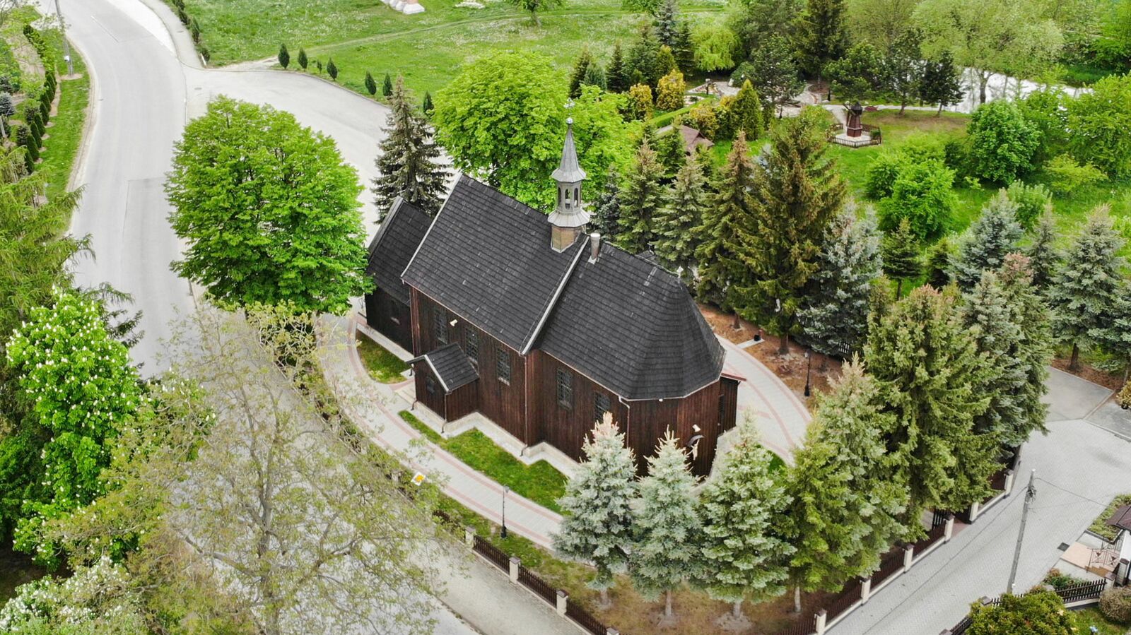Dach kościoła w Żelichowie