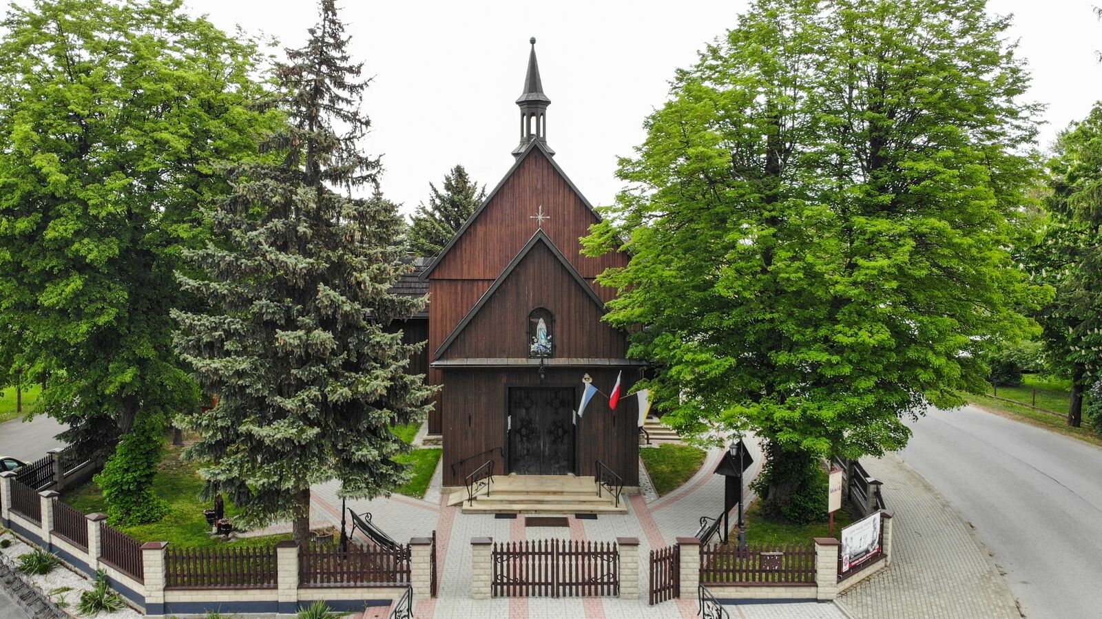 Front kościoła w Żelichowie
